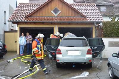 Remseck: Mercedes brennt in Garage